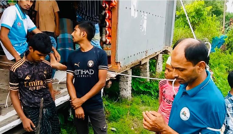 মেহেন্দিগঞ্জে জেনারেটর চুরি করতে গিয়ে জনতার হাতে আটক ৩
