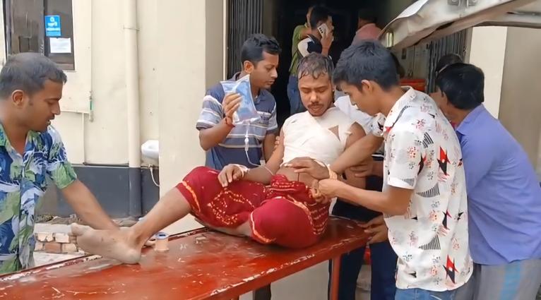 ঝালকাঠিতে জমি বিরোধে নারীসহ একই পরিবারের ৪ জনকে কুপিয়ে জখম