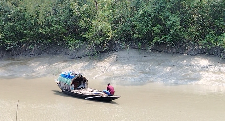 সুন্দরবনে ২৪ ঘণ্টার ব্যবধানে ১৮ জেলে জিম্মি, ছয়জন নতুন করে অপহৃত