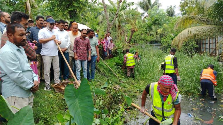 মোংলায় ঠাকুরানি খালের ১১টি স্পট পরিষ্কার কার্যক্রমের উদ্বোধন
