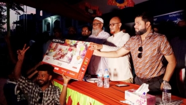 বাবুগঞ্জে হারুন মোল্লা ফাউন্ডেশনের মিনি ফুটবল টুর্নামেন্ট
