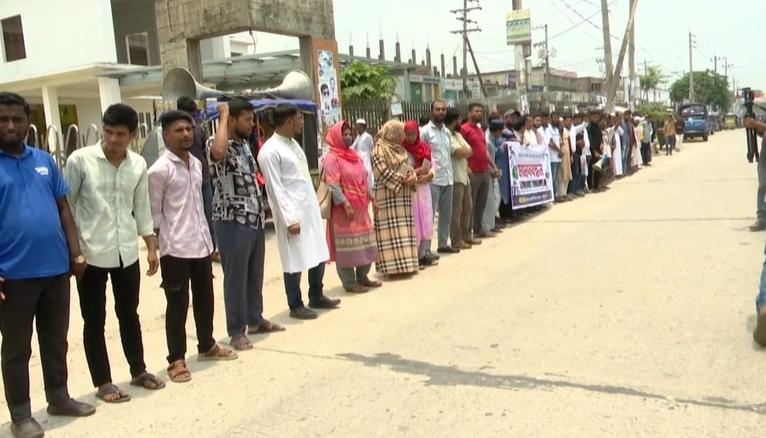 ভোলায় বিদ্যুৎ সংকটে মানববন্ধন, আন্দোলনকারীদের আলটিমেটাম
