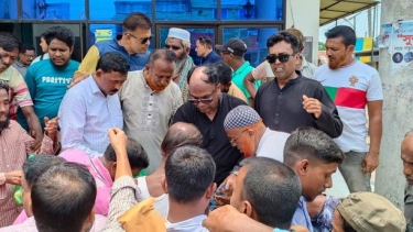 মোংলায় জিয়াউর রহমানের ৪৫তম শাহাদাৎ বার্ষিকী উপলক্ষে ১২০০ মানুষের মাঝে খাদ্য ও বস্ত্র বিতরণ