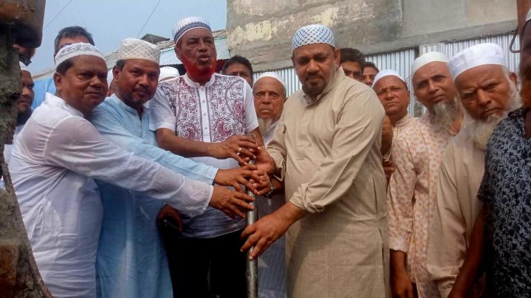 টরকী বন্দর আদর্শ জামে মসজিদের নির্মাণকাজের উদ্বোধন