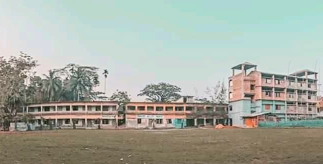 মিরুখালী স্কুল অ্যান্ড কলেজের ৩৫ শিক্ষক-কর্মচারীর মানবেতর জীবন