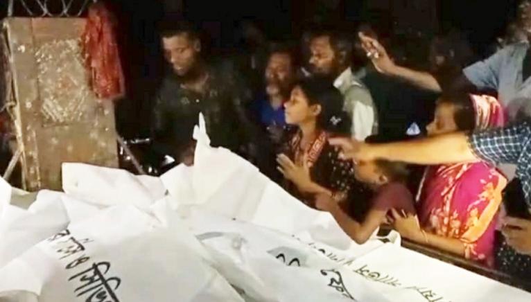 বরগুনায় পুকুরে গোসলে নেমে বিদ্যুৎস্পৃষ্ট হয়ে মা-ছেলের মৃত্যু