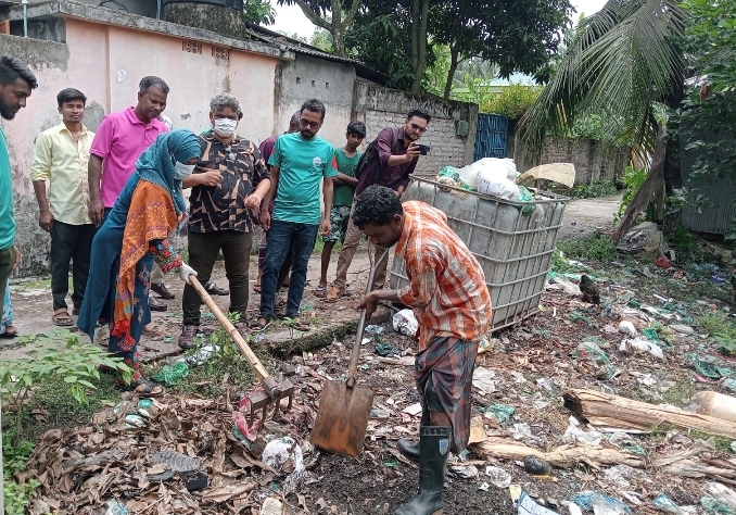 মোংলায় ডেঙ্গু-চিকুনগুনিয়া প্রতিরোধে পরিচ্ছন্নতা অভিযান