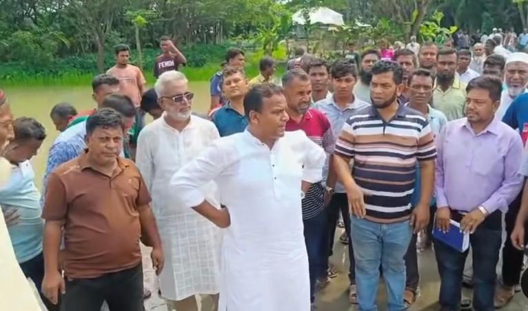 মেহেন্দিগঞ্জে টিআর-কাবিখা প্রকল্পের কাজ পরিদর্শন করলেন নৌপরিবহন প্রতিমন্ত্রী
