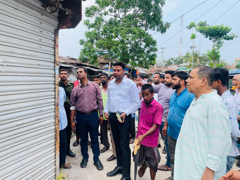 মেহেন্দিগঞ্জের পাতারহাট বন্দরে প্রশাসনের উচ্ছেদ অভিযান