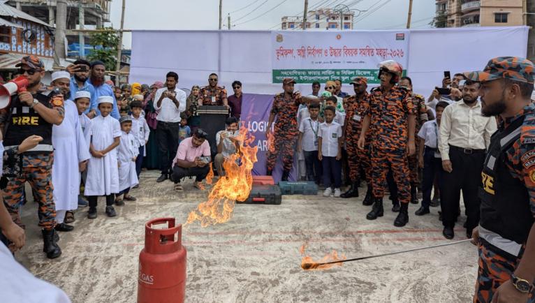 পটুয়াখালীতে ভূমিকম্প-অগ্নিকাণ্ডে করণীয় শেখাতে পিস স্কুলে ব্যতিক্রমী মহড়া