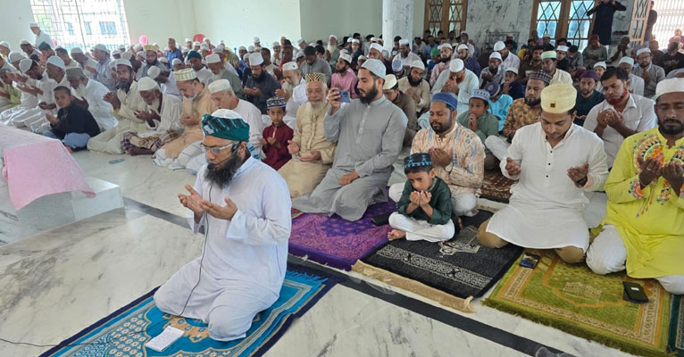 জেলা প্রশাসকের পিতার মৃত্যুতে ভাণ্ডারিয়ায় বিভিন্ন মসজিদে বিশেষ দোয়া