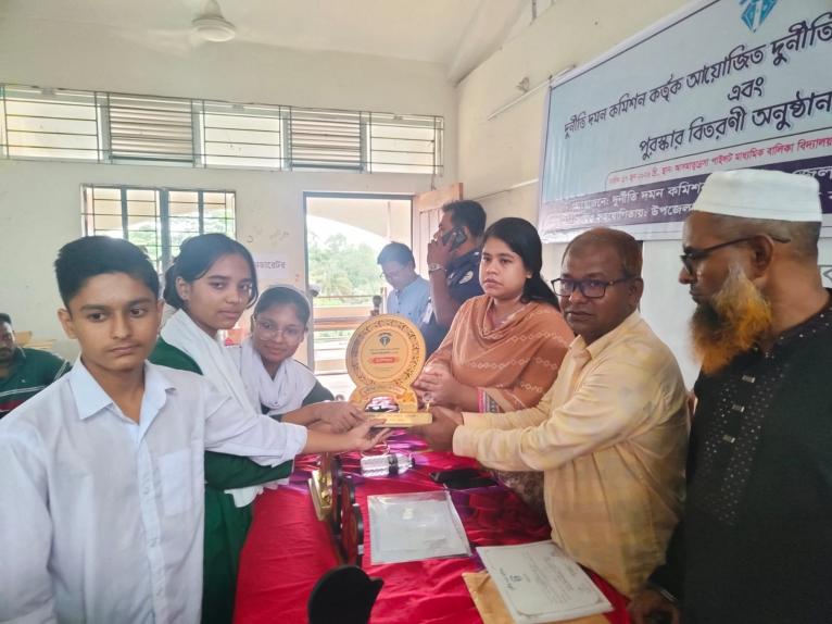 বামনায় দুর্নীতিবিরোধী বিতর্ক প্রতিযোগিতা অনুষ্ঠিত