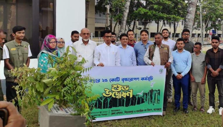 পিরোজপুরে বৃক্ষরোপণ কর্মসূচির উদ্বোধন