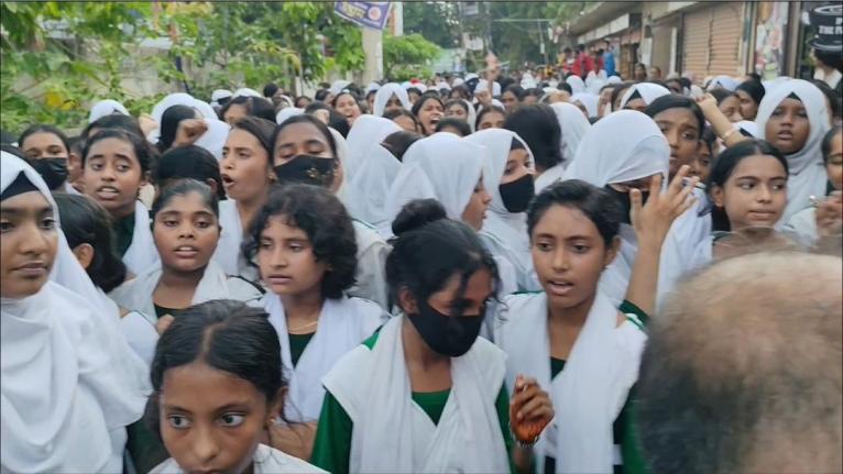 পিরোজপুরে শিক্ষককে ঘিরে শ্লীলতাহানির অভিযোগ, শিক্ষার্থীদের বিক্ষোভ