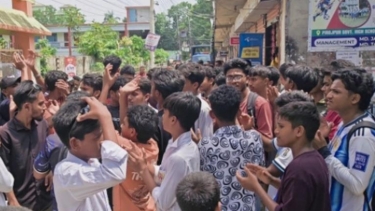 পিরোজপুরে ছাত্রী শ্লীলতাহানি অভিযোগ: শিক্ষক সাময়িক বরখাস্ত, তদন্ত চলছে