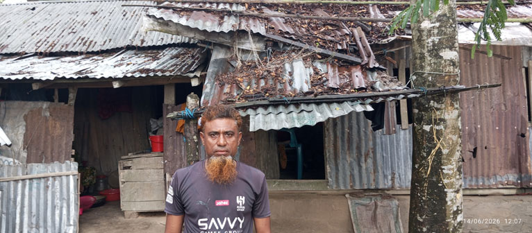 গলাচিপায় ১টি ঘরের আশায় অসহায় পরিবার