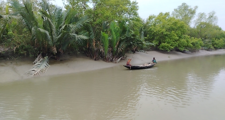 ৩ দিন পর মুক্তিপণে ফিরলেন ৫ জেলে, আহত একজন হাসপাতালে