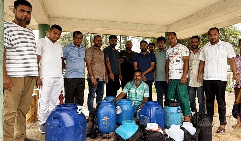 ভান্ডারিয়ায় লক্ষাধিক চিংড়ির রেণু পোনা জব্দ, জরিমানা ১ লাখ ৩০ হাজার টাকা
