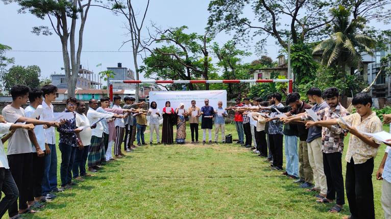 কলাপাড়ায় জীবাশ্ম জ্বালানির বিরুদ্ধে তরুণদের শপথ, নবায়নযোগ্য জ্বালানির দাবি