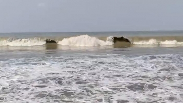মৌসুমি বায়ুর প্রভাবে বঙ্গোপসাগর উত্তাল, পায়রা বন্দরে ৩ নম্বর সতর্ক সংকেত বহাল