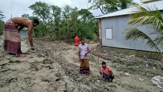 কলাপাড়ায় পাউবোর রাস্তা নির্মাণে অনিয়মের অভিযোগ, তদন্তের আশ্বাস