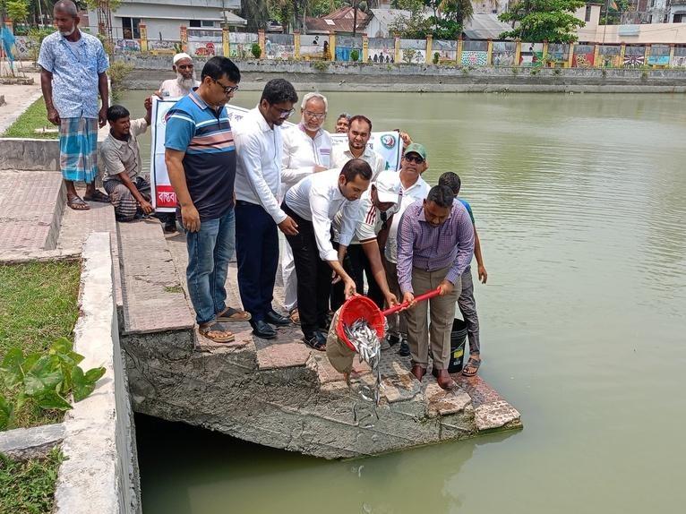কাউখালীতে দেশীয় প্রজাতির মাছের পোনা অবমুক্ত করা হলো