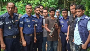 কাউখালী থানা পুলিশের বিশেষ অভিযানে শটগান উদ্ধার, আটক ১