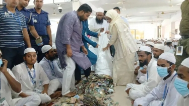 পাগলা মসজিদের ১৩ দানবাক্সে এবার মিলল ৪৩ বস্তা টাকা