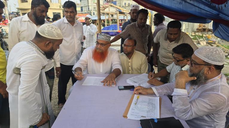 গণস্বাক্ষর সংগ্রহসহ কর্মসূচির একাংশ। ছবি- সংগৃহীত