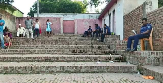 দিঘীর ঘাটে জোরদার করা হয়েছে নিরাপত্তা