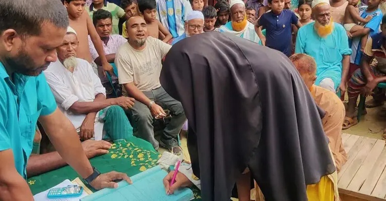 গভীর রাতে বিধবার ঘরে ইমাম, পরে ১০ লাখ টাকা কাবিনে বিয়ে
