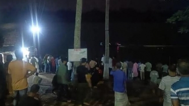 মাজারের দিঘিতে কুমিরের থাবায় শিশুকন্যা নিখোঁজ; ফায়ার সার্ভিসের তল্লাশি