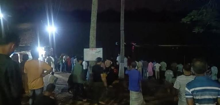 মাজারের দিঘিতে কুমিরের থাবায় শিশুকন্যা নিখোঁজ; ফায়ার সার্ভিসের তল্লাশি