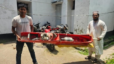 পাথরঘাটায় জেলের জালে ধরা পড়ল ড্রোনসদৃশ রহস্যময় বস্তু