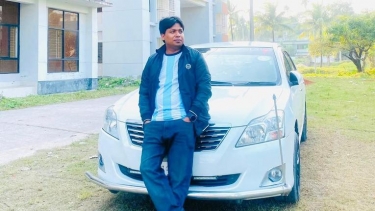 <small> আর্জেন্টিনা জার্সি পরলে ভিজিট অর্ধেক </small>    পটুয়াখালীতে চিকিৎসকের ব্যতিক্রমী ঘোষণা ভাইরাল