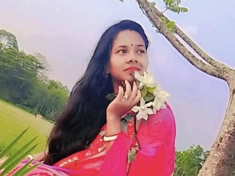 নেছারাবাদে স্বামীর সঙ্গে অভিমানে অন্তঃসত্ত্বা কলেজছাত্রীর আত্মহত্যা