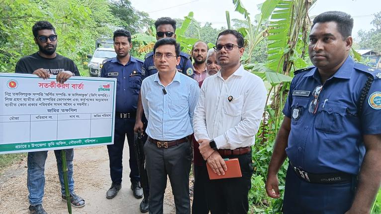 গৌরনদীতে প্রায় ৫ একর ভিপি জমি দখলমুক্ত ও চিহ্নিত, লাল পতাকা স্থাপন