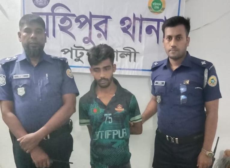 মহিপুরে ২০ পিস ইয়াবাসহ মাদক কারবারি আটক