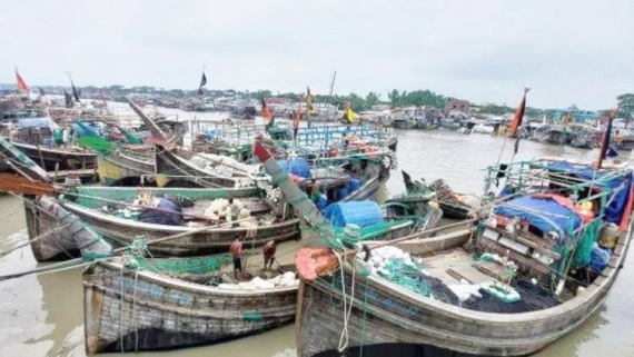 ৫৮ দিন পর মধ্যরাতে সাগরে ফিরছেন বরগুনার জেলেরা