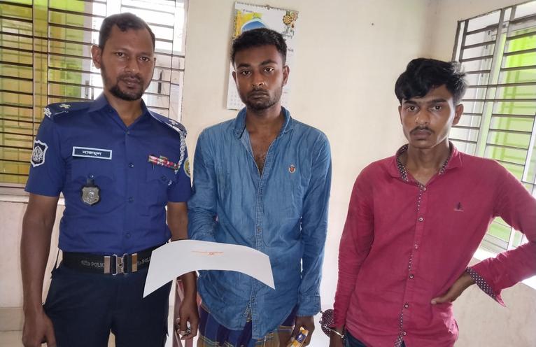 নলছিটিতে ২১ পিস ইয়াবাসহ দুই যুবক আটক