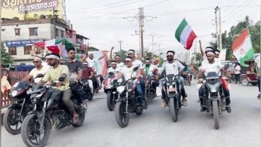 ফুটবল বিশ্বকাপে ইরানকে সমর্থনে পটুয়াখালীতে বর্ণাঢ্য শোভাযাত্রা