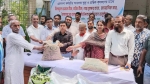 গৌরনদীতে ক্ষুদ্র ও প্রান্তিক কৃষকদের মাঝে বিনামূল্যে কৃষি উপকরণ বিতরণ