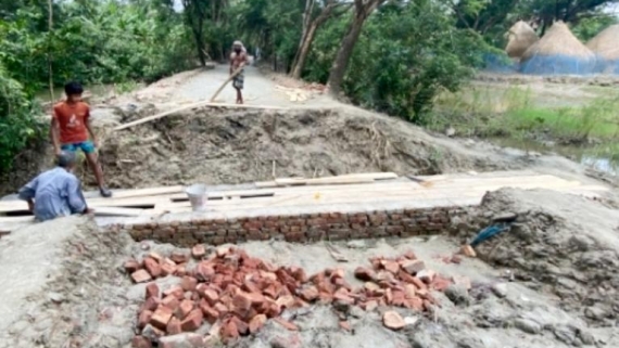 বরগুনায় খালবিহীন জমিতে কালভার্ট নির্মাণ, এলজিইডির বিরুদ্ধে অনিয়মের অভিযোগ