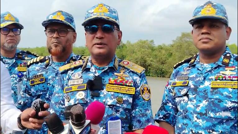 হামলার শিকার কোস্ট গার্ড ঘাঁটি পরিদর্শনে মহাপরিচালক: অপরাধীদের ছাড় নয়