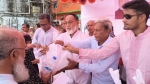 পিরোজপুরে শহীদ জিয়ার ৪৫তম শাহাদাত বার্ষিকী উপলক্ষে খাদ্য সামগ্রী বিতরণ
