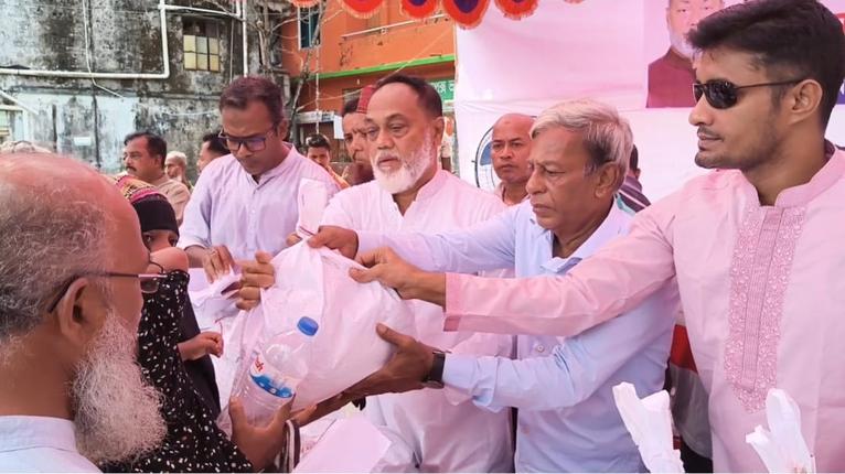 পিরোজপুরে শহীদ জিয়ার ৪৫তম শাহাদাত বার্ষিকী উপলক্ষে খাদ্য সামগ্রী বিতরণ