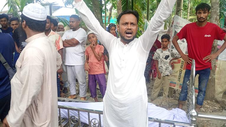 ভোলায় মৃত্যুর পর সম্পত্তি বিরোধ, পুলিশ পাহারায় দাফন সম্পন্ন