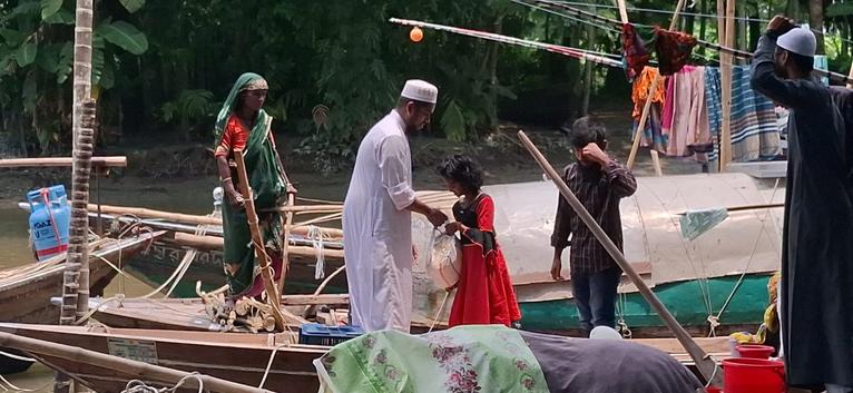 মান্তা সম্প্রদায়ের পাশে স্প্রেইড হিউম্যানিটি