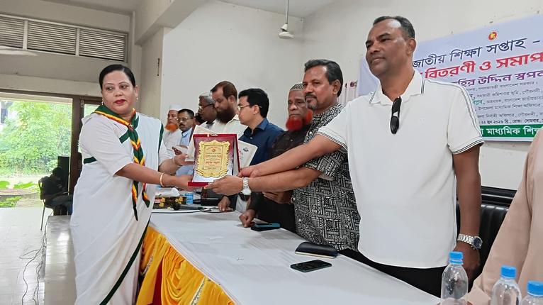 গৌরনদীতে জাতীয় শিক্ষা সপ্তাহের পুরস্কার বিতরণ অনুষ্ঠিত