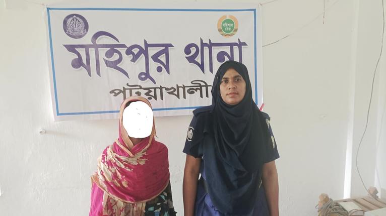 দ্বিতীয় বিয়ের জেরে স্বামী ও সতীনকে কুপিয়ে জখম; প্রথম স্ত্রী গ্রেফতার